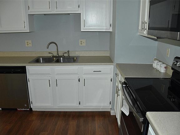3rd image of 3032 Autumn Lakes Ct