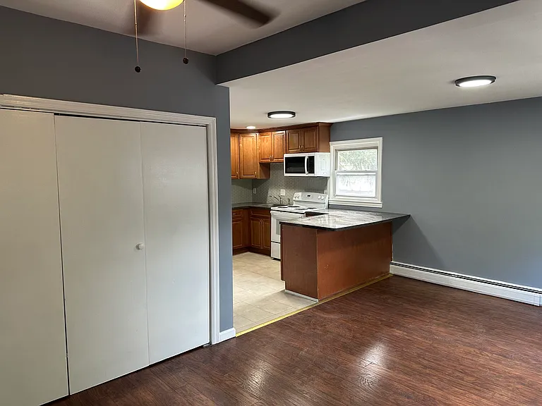 38 Allen St #2 — Photo 7