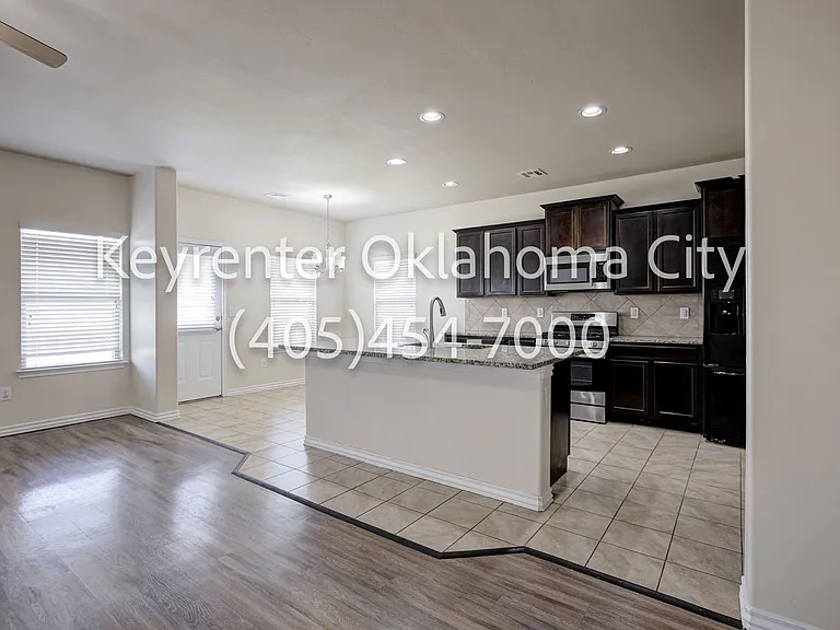 2409 Rosa Cir — Photo 11