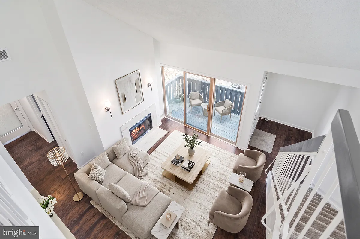 Cozy Modern Living - Staged - 1218 Aspen Dr