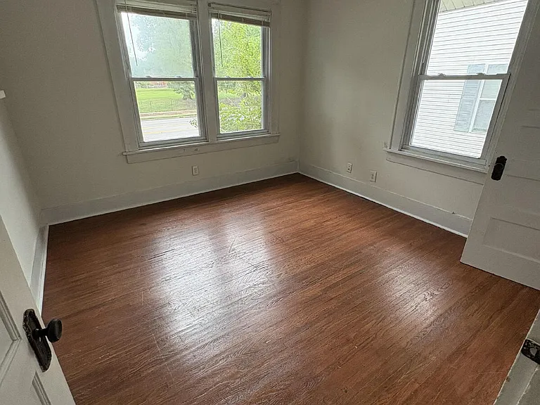 110 S College Ave — Photo 10