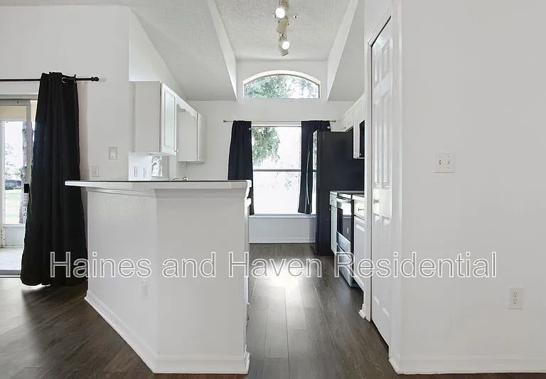 2492 Saint Augustine Blvd — Photo 5