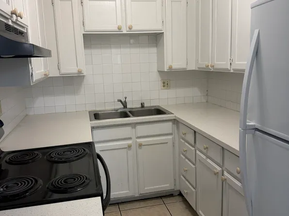 5303 Retablo Ave APT B, Las Vegas, NV 89103