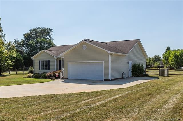 1st image of 105 Rock Island Dr