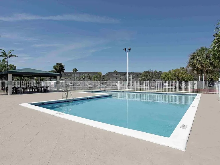 La Estancia Apartments — Photo 3
