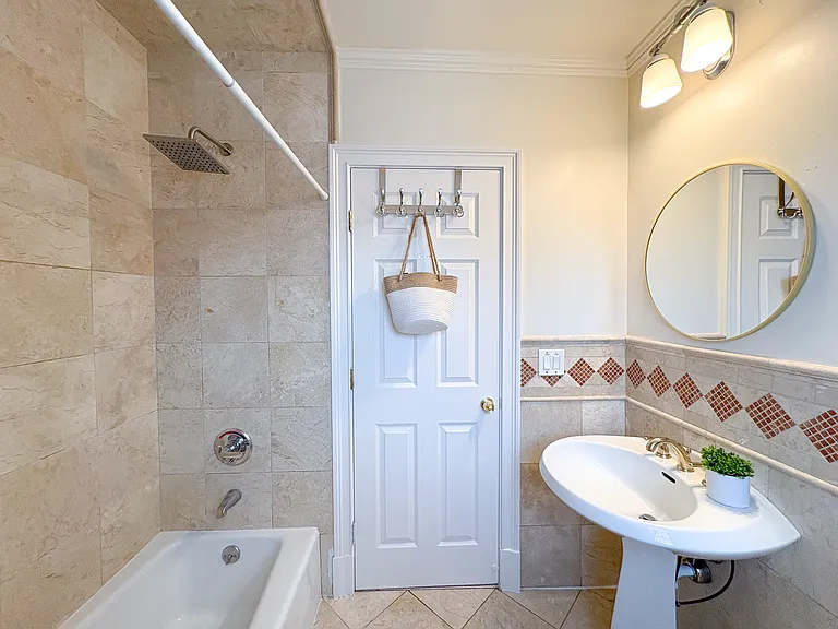 87 Stephen St #1C — Photo 42