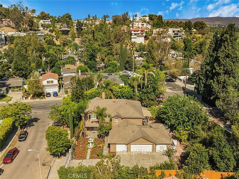 20871 Betron St — Photo 42