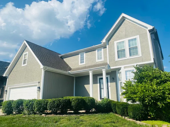 13713 Bradshaw St, Overland Park, KS 66221