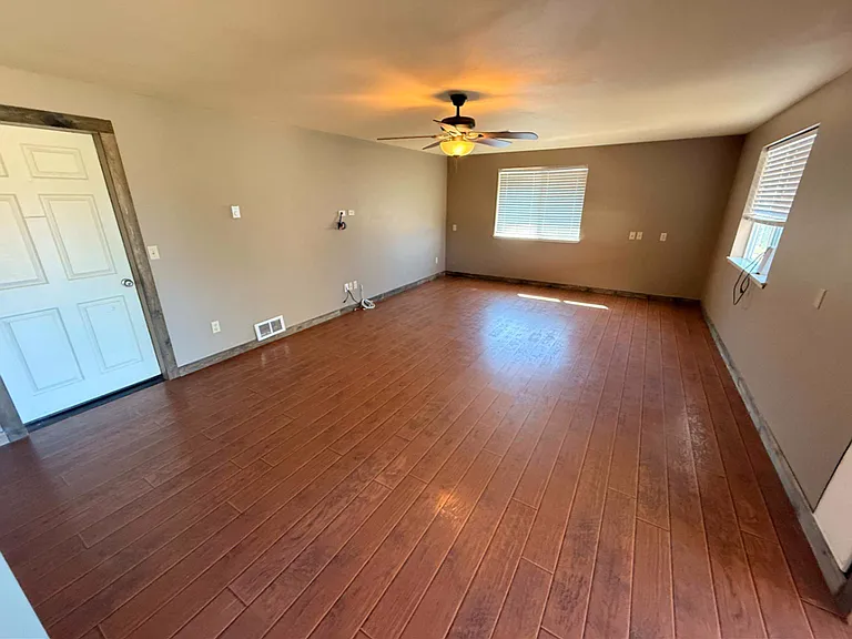 2550 NW Coyner Ave — Photo 11