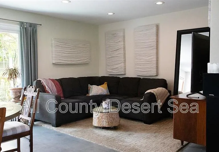 8121 Foxhall Dr — Photo 10
