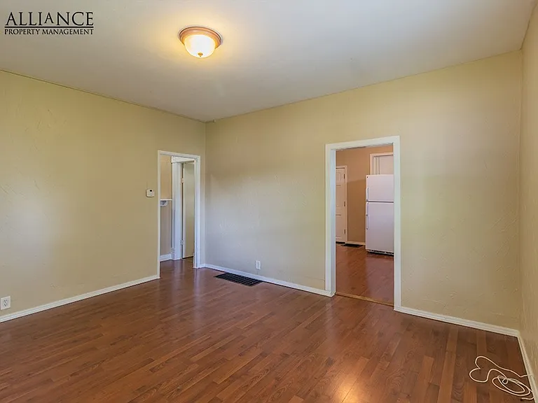 1006-1008 Houston St — Photo 3