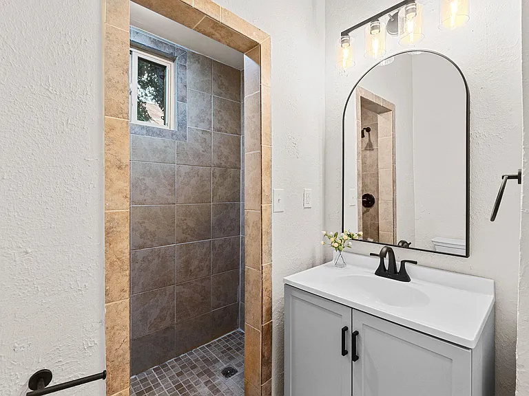 1307 Merry St — Photo 12