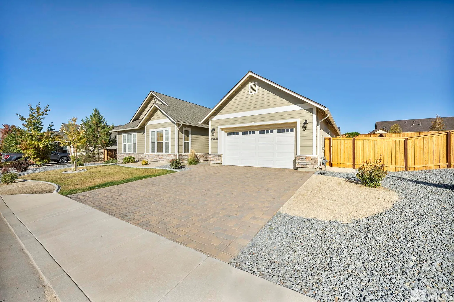 11620 Paradise View Dr photo 1