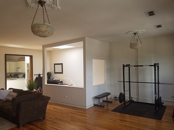 3rd image of 1507 W Fullerton Ave #3