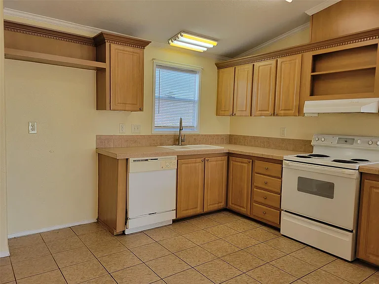 101 Heather Cv — Photo 9