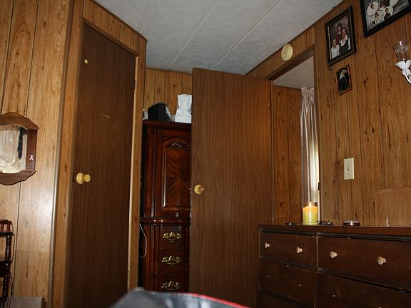 bdrm #1 closet