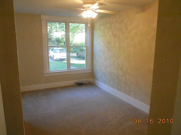 3rd image of 6 Woodlawn Ave APT 2