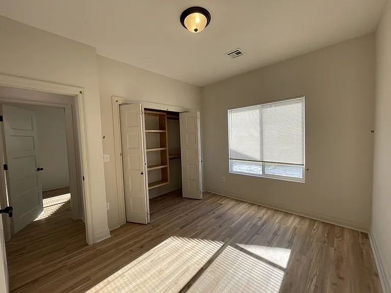 1927 E Sutton Ct — Photo 7