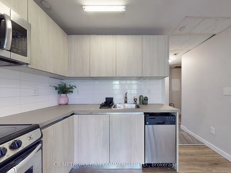 335 College St #106 — Photo 5