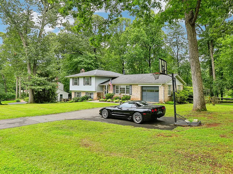 18033 Mill Creek Dr — Photo 2