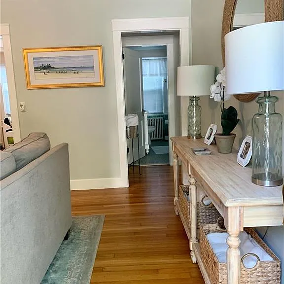 16 Florence Ave — Photo 3