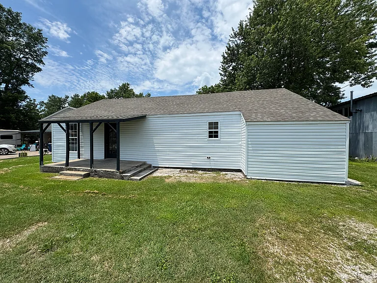 123 S Main Ave — Photo 1