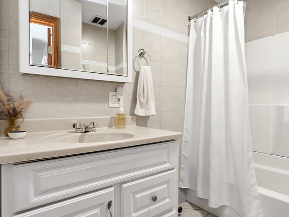 5th image of 28 Conselyea St #3