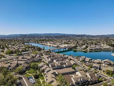 3 bed, 1710 sqft, $6,800 — Photo 3