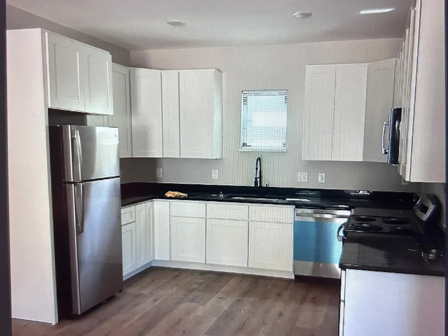 2 bed, 950 sqft, $1,850 — Photo 3