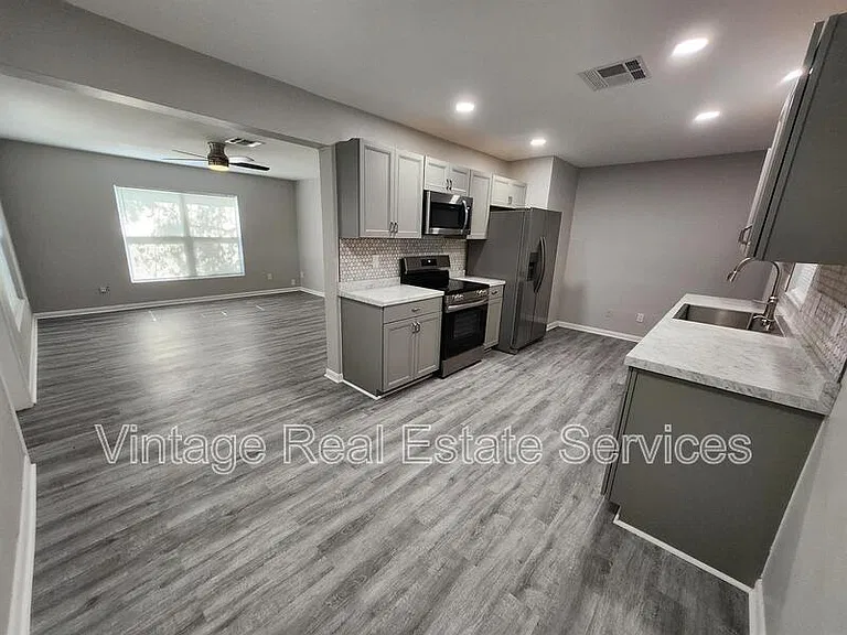 306 S Mercury Ave — Photo 7