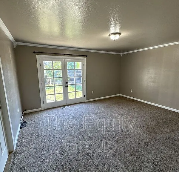 2601 S Kloth Dr — Photo 7