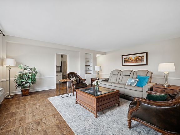 5th image of 1585 Ridge Ave APT 611