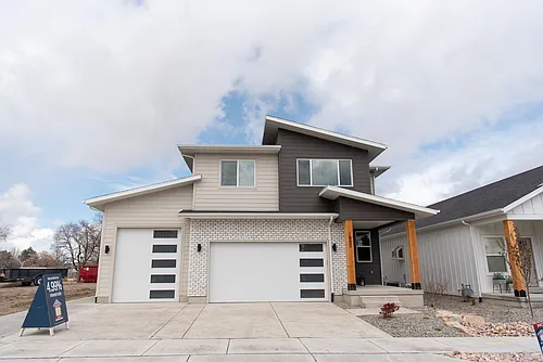 1802 W Drake Ln Photo 1