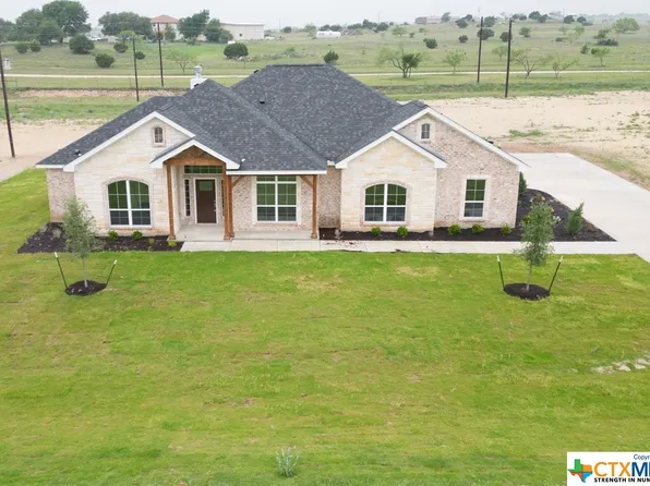 196 Hillside Ln, Lampasas, TX 76550