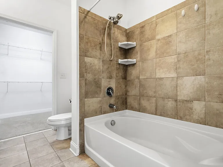 1000 E Woodlawn Rd #216 — Photo 31