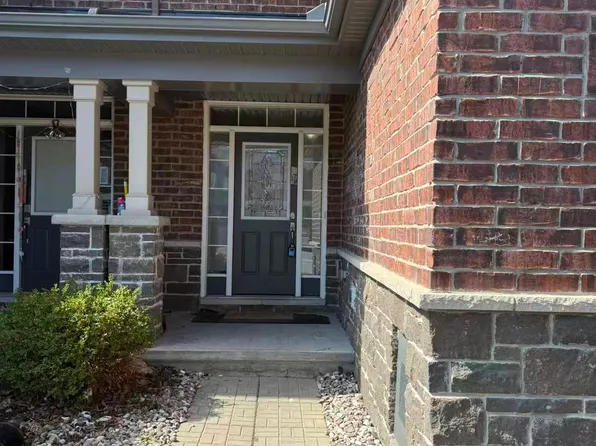 212 Losino Cres, Ottawa, ON K2V 0E4