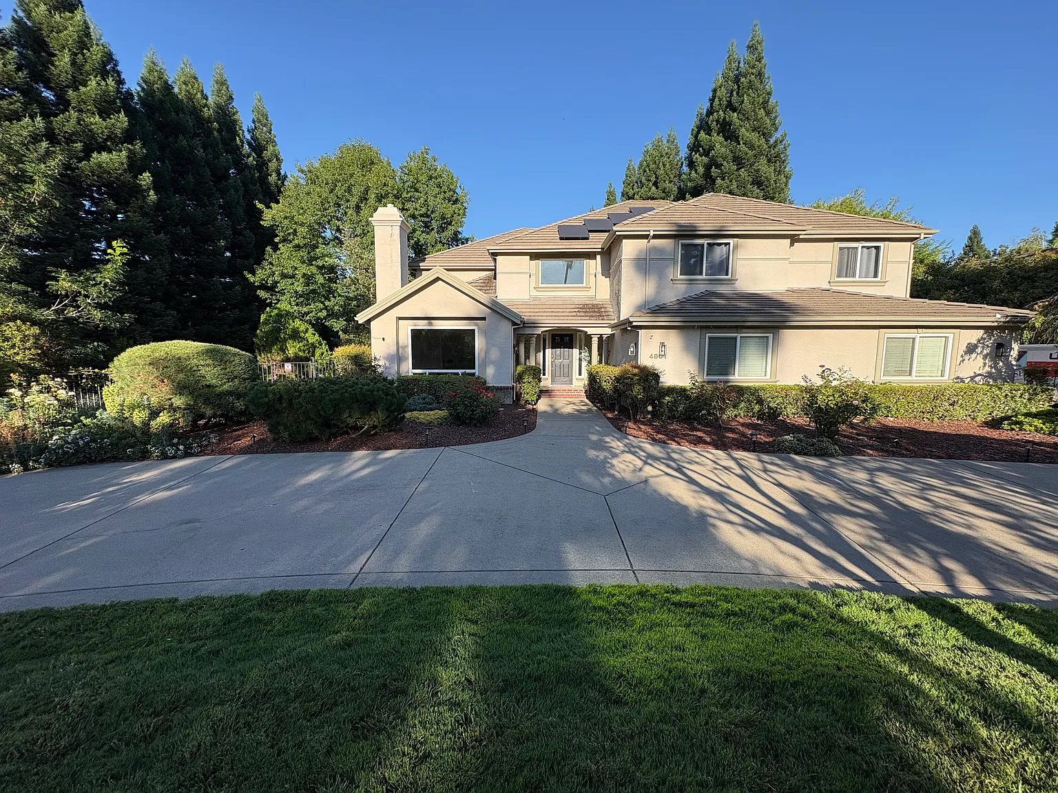 5 bed, 4208 sqft, $9,800 — Photo 1