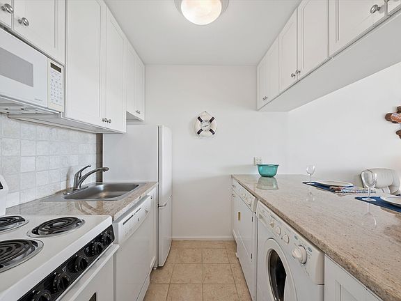 3rd image of 274 Dune Rd #13