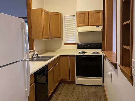 5th image of 555 NE Ravenna Blvd