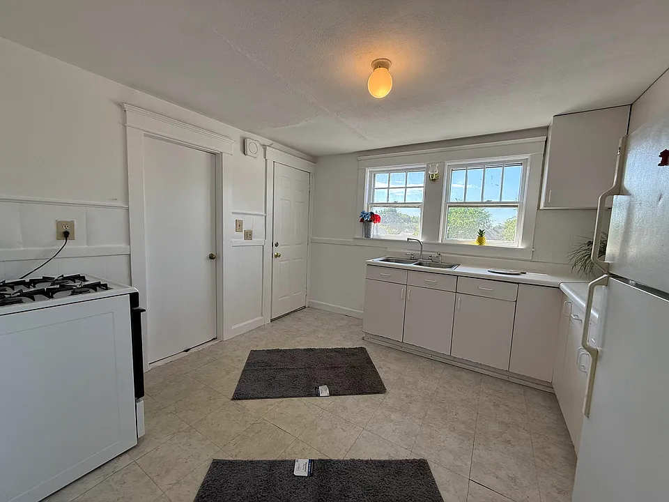 60 Ledge St #2NDFLOOR