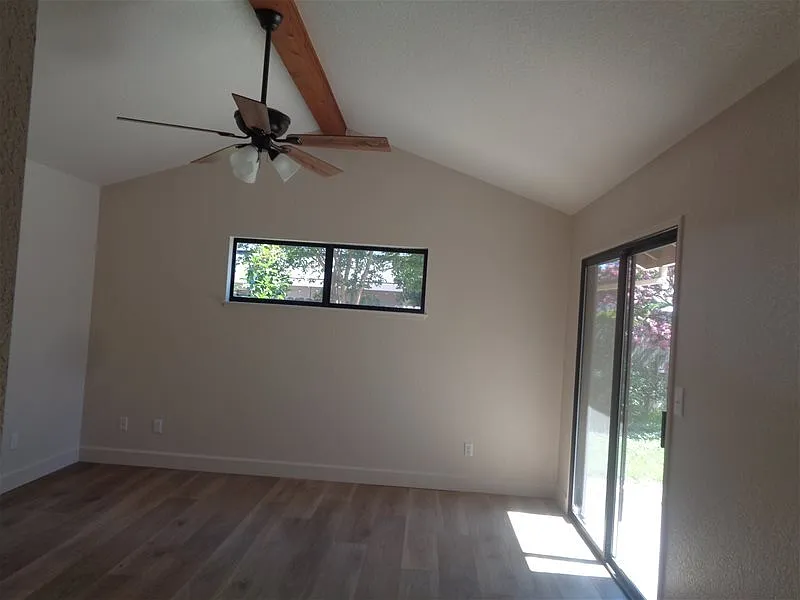 911 Mariposa Drive - 1 — Photo 2