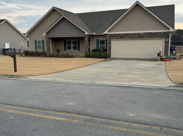 206 Madison Dr, Calhoun, GA 30701