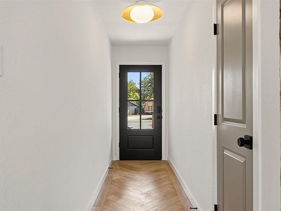 3rd image of 6304 Cannes Cir