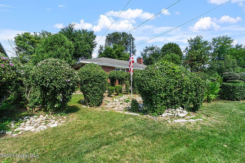 4th image of 66 Fairfield Avenue