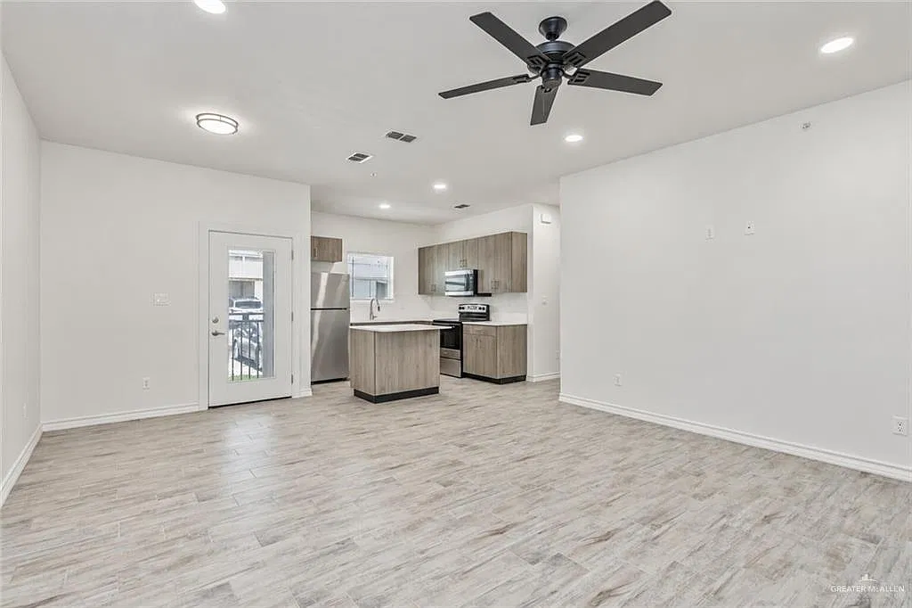 2 bed, 2.0 bath, 1000 sqft, $975 — Photo 3