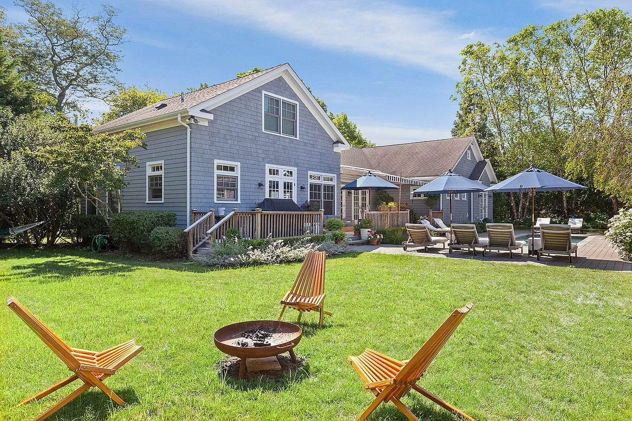 Sophisticated Southampton Village Retreat — Photo 3