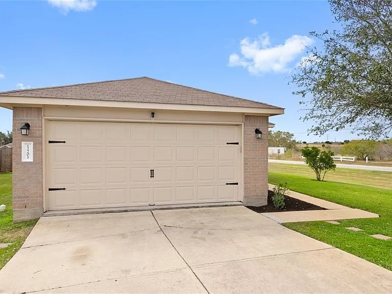 12201 Sky Harbor Dr — Photo 2