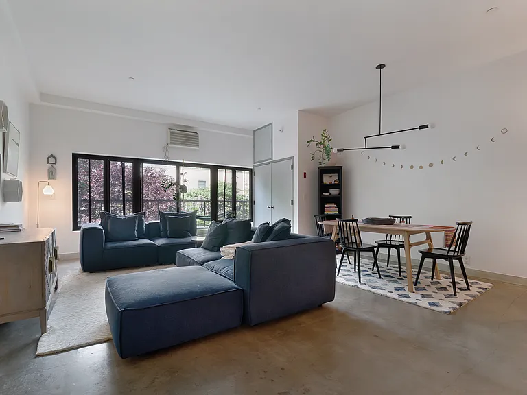 39 Carroll St #2 — Photo 2