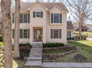 2516 NW Bent Tree Cir, Lees Summit, MO 64081