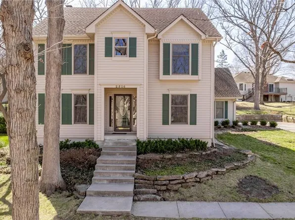 2516 NW Bent Tree Cir, Lees Summit, MO 64081